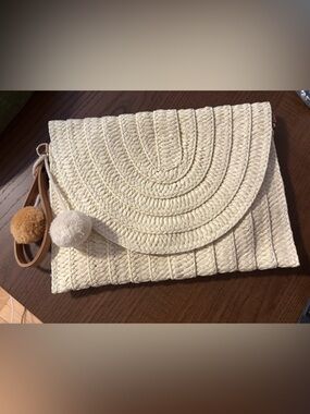 NWOT STRAW ENVELOPE CLUTCH